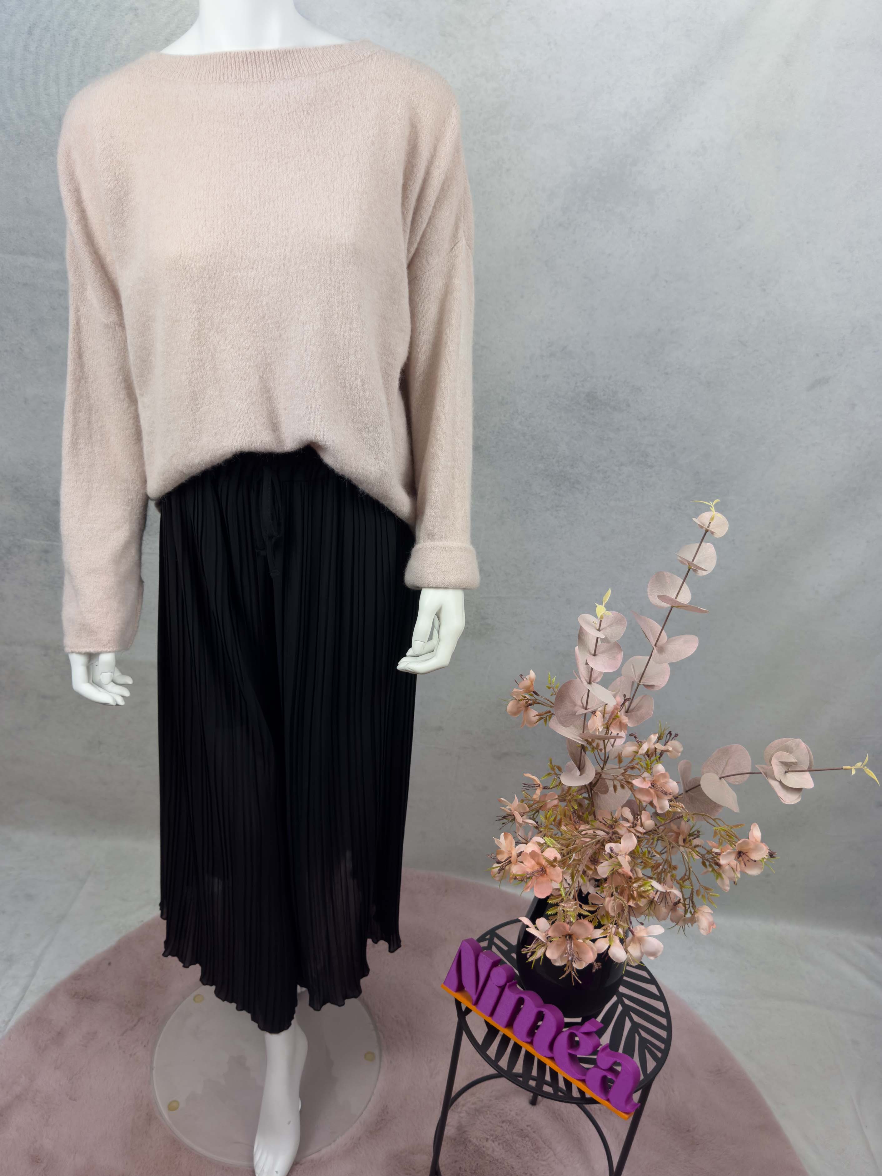 Beiger Strickpullover mit Rundhalsausschnitt und lockerem Schnitt