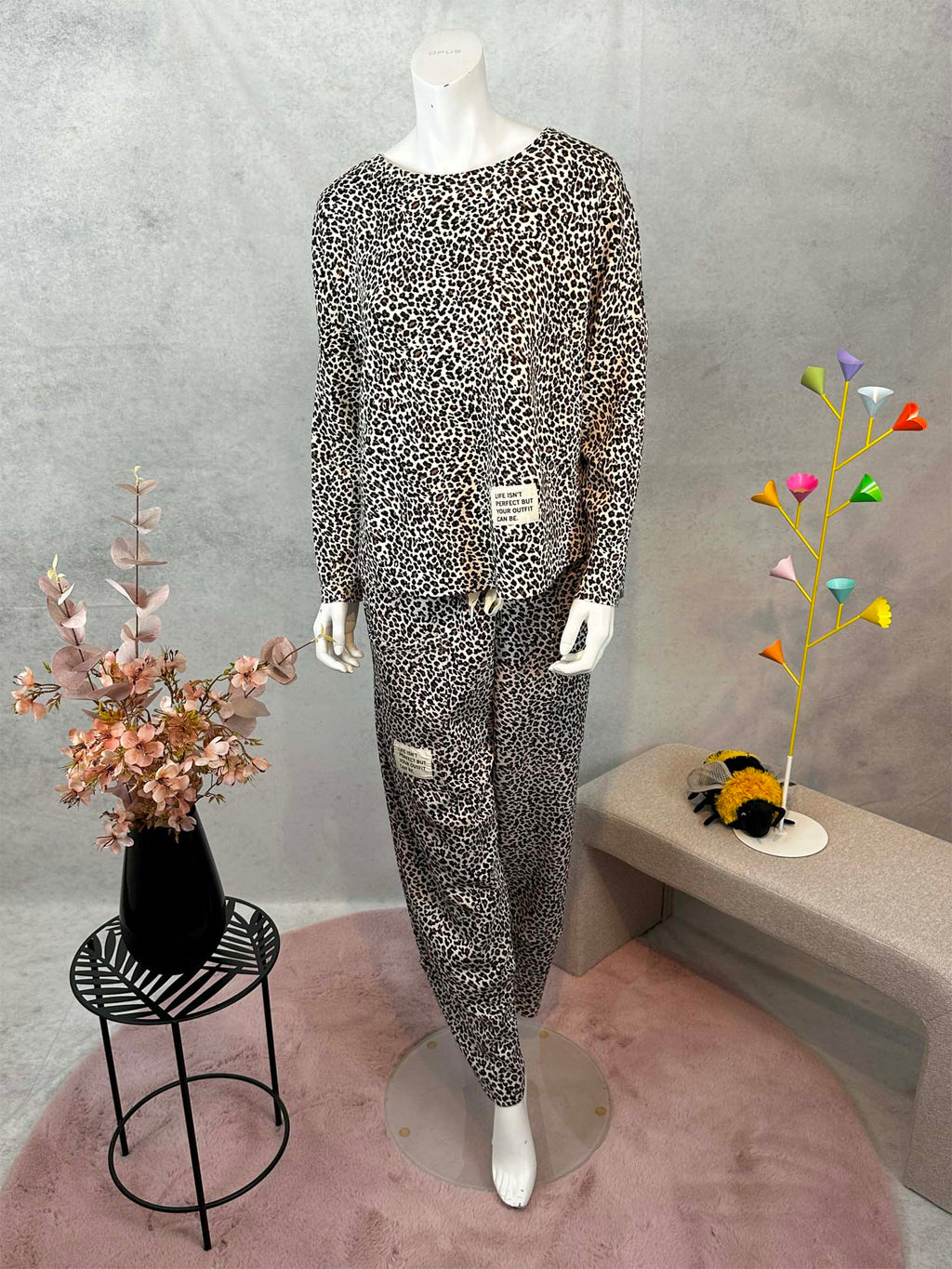 Leopardgemusterter Damen-Zweiteiler mit Langarmshirt und Hose 
