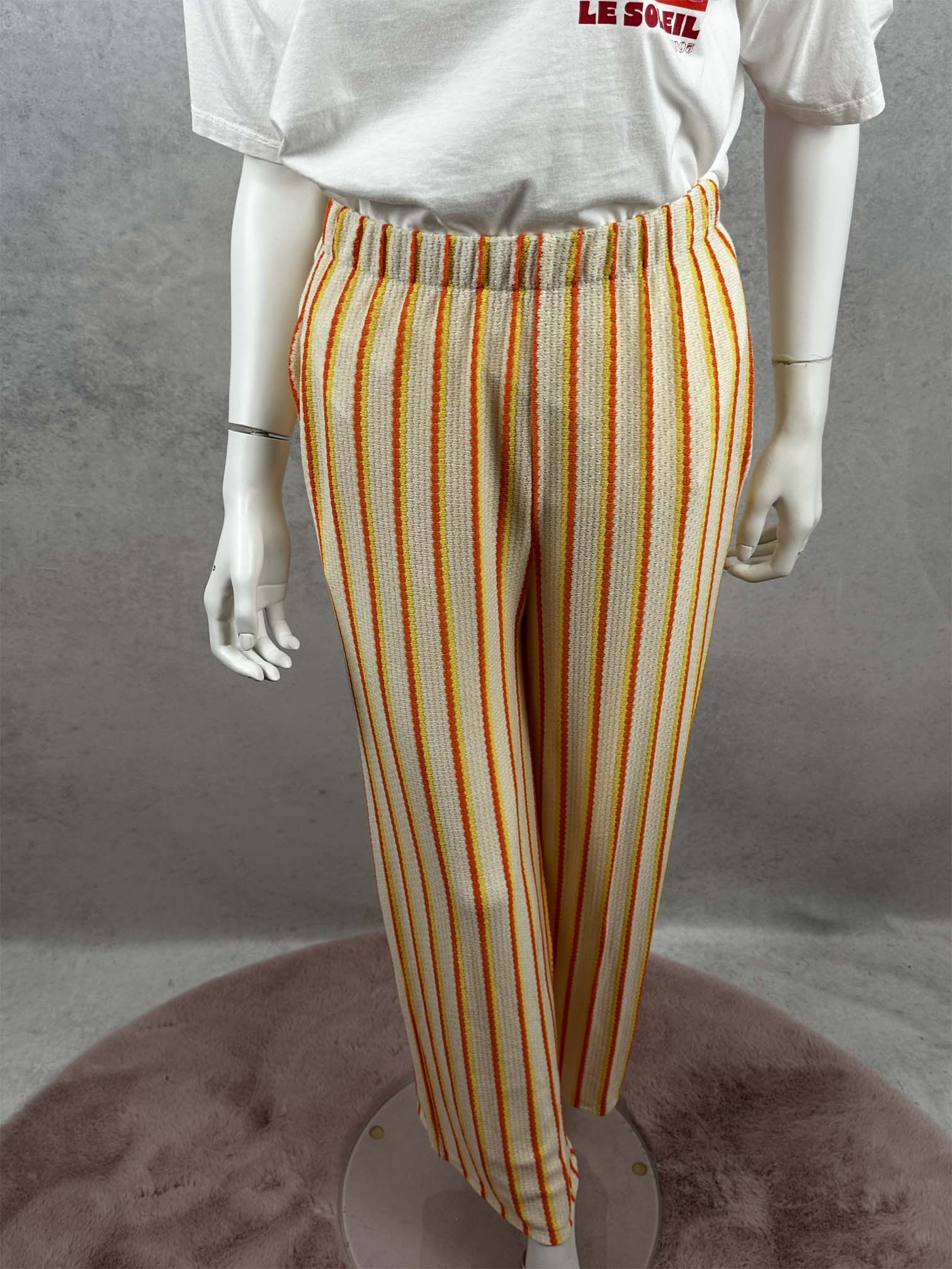 Gestreifte strickhose in creme orange gelb mit elastischem bund