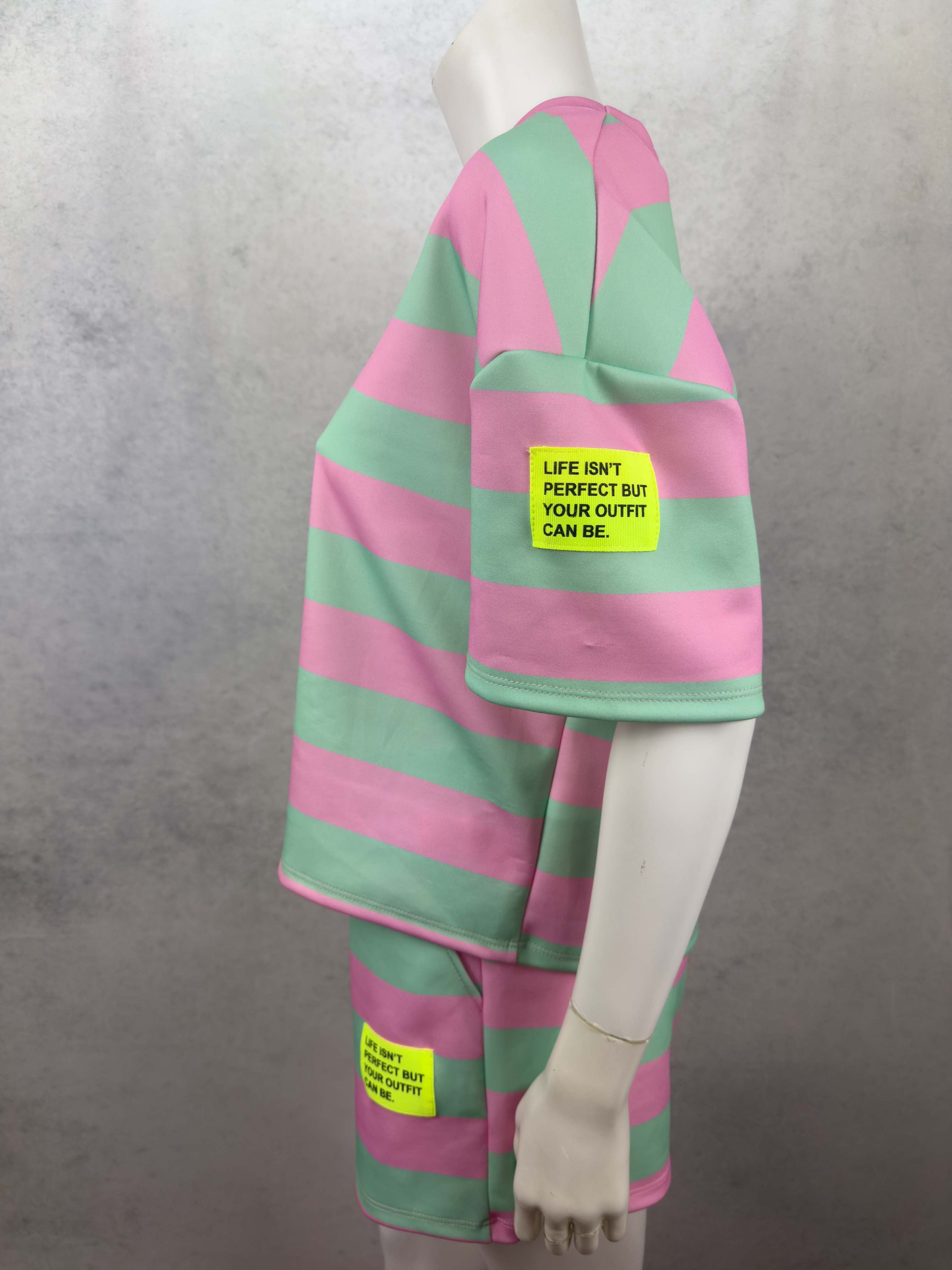  Zweiteiliges set mit mint und pinken streifen
