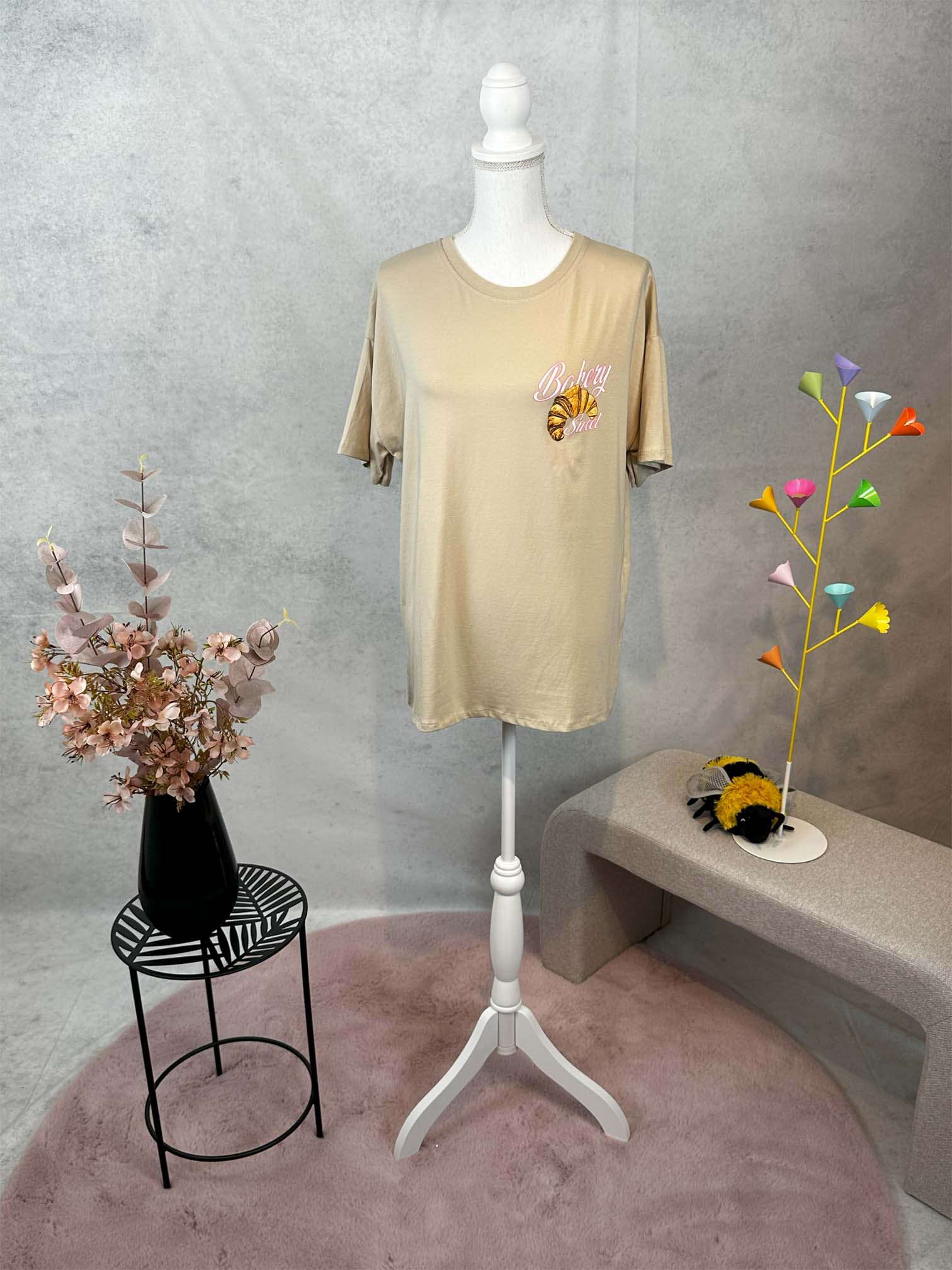 T-Shirt "Croissant mit Schleife"