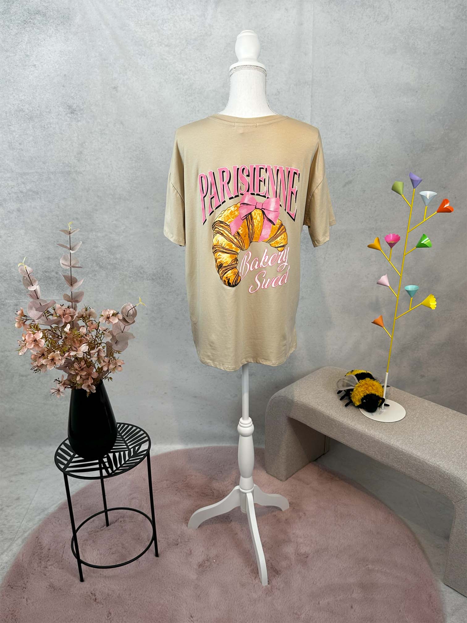 T-Shirt "Croissant mit Schleife"