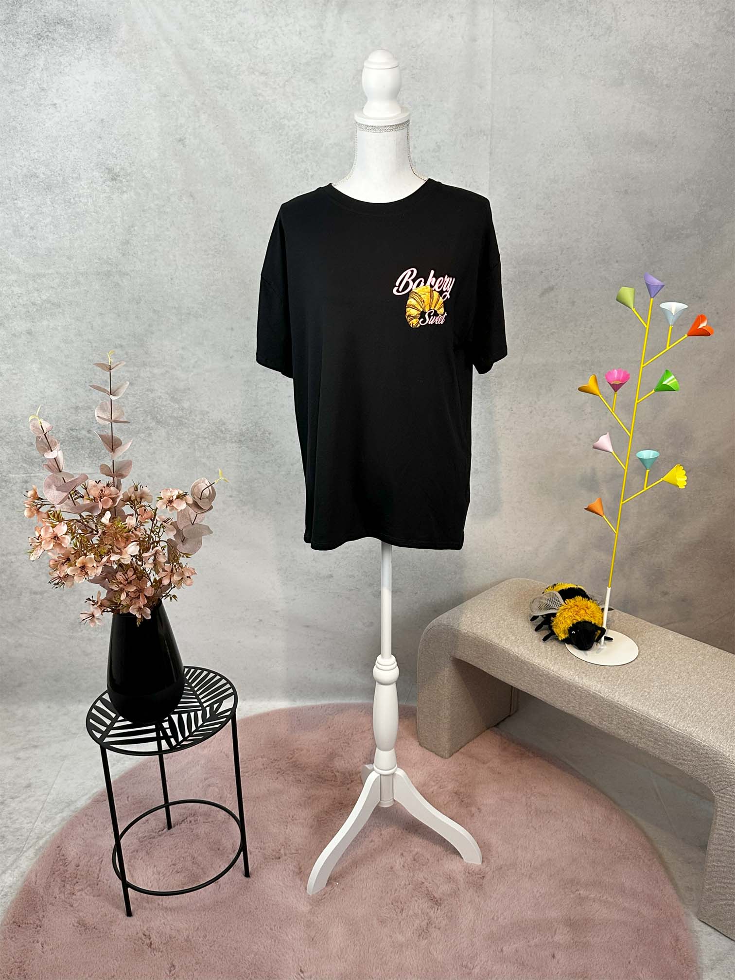 T-Shirt "Croissant mit Schleife"