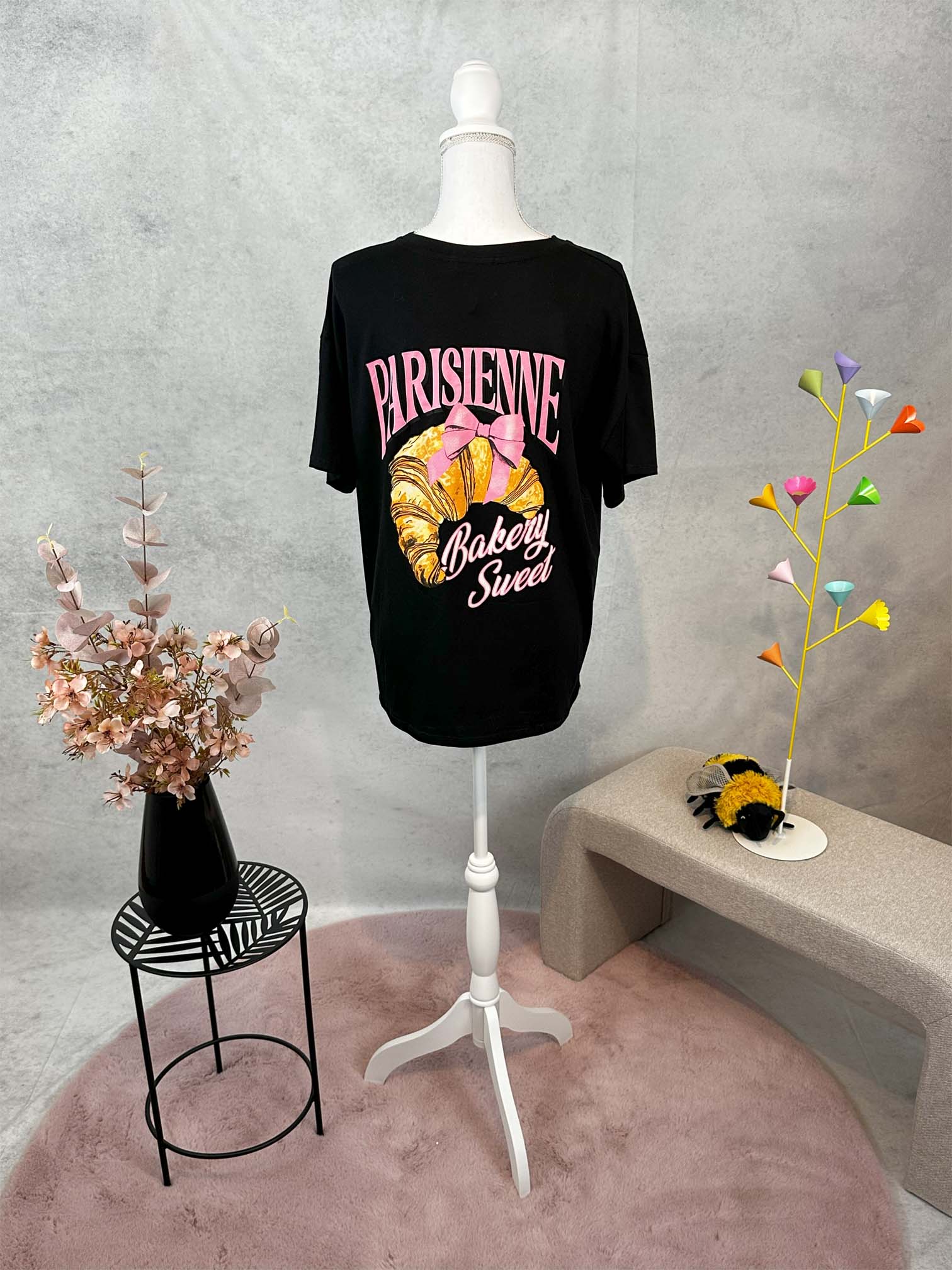 T-Shirt "Croissant mit Schleife"