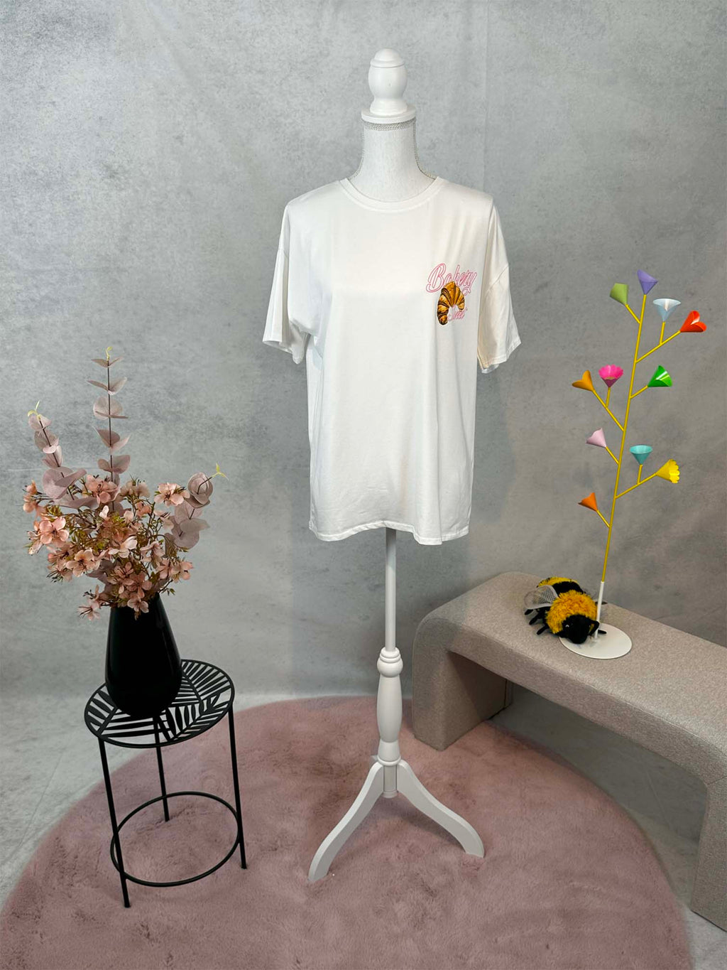 T-Shirt "Croissant mit Schleife"
