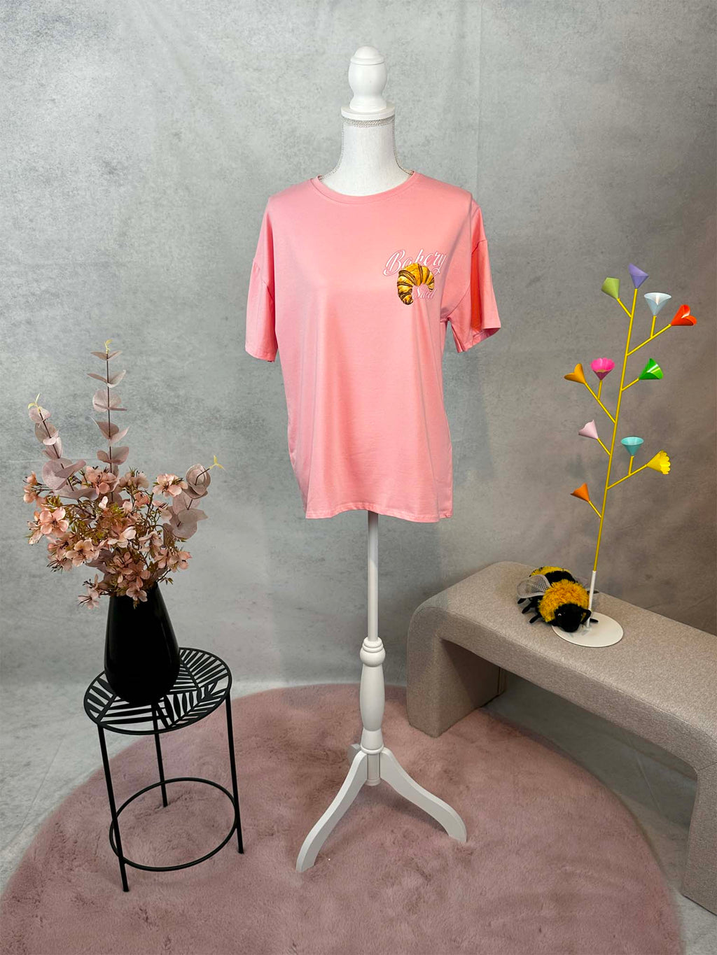 T-Shirt "Croissant mit Schleife"