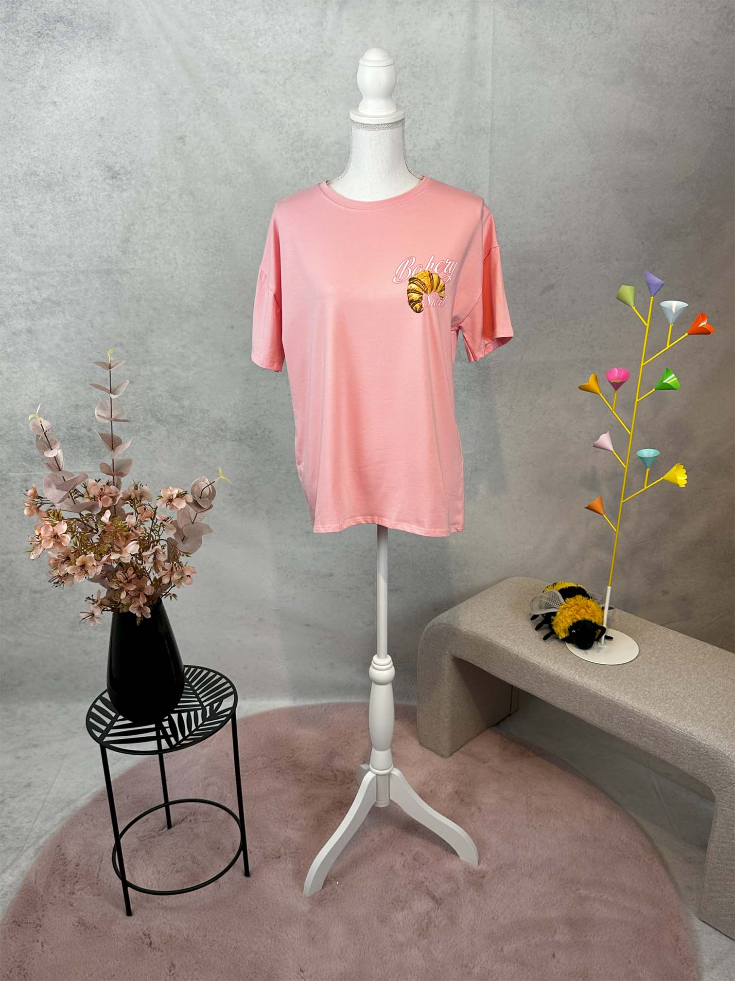 T-Shirt "Croissant mit Schleife"