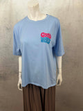 Hellblaues oversized t shirt mit Good Vibes motiv
