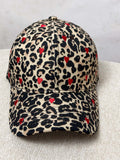 Baseball Cap mit Leopardenmuster und roten Herzstickereien