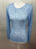 Transparentes Langarmshirt mit leo muster in hellblau