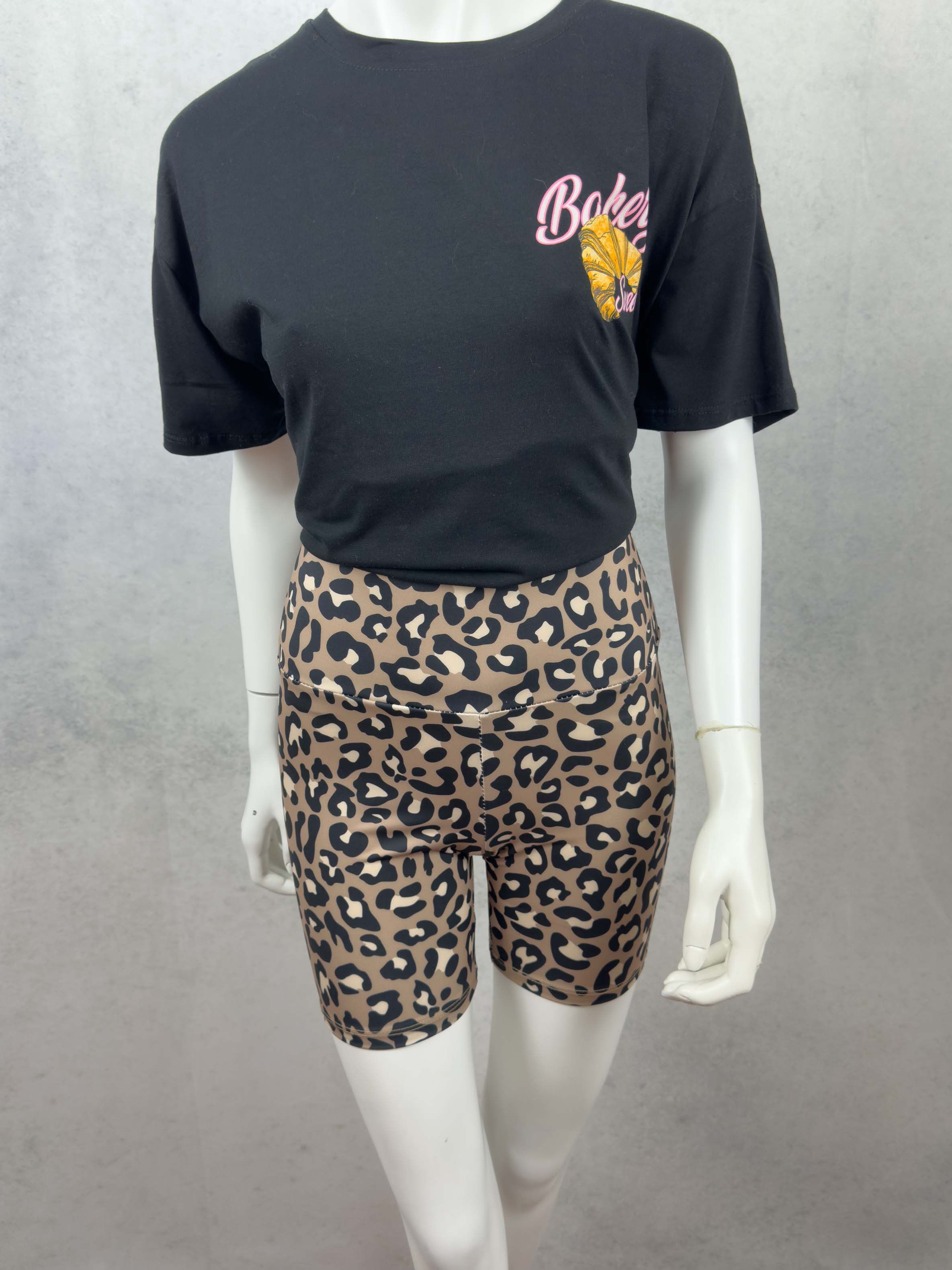 Enge Leo Radler Shorts in Beige Schwarz mit hohem Bund