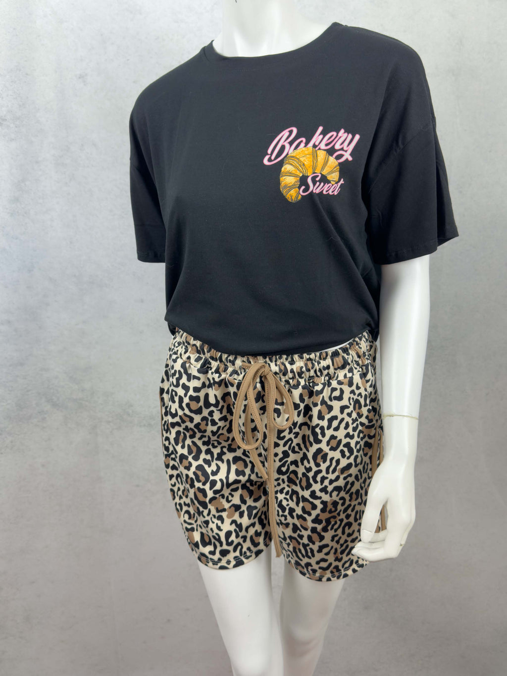 Kurze Leo Shorts in Beige Braun mit elastischem Bund und Bindeband