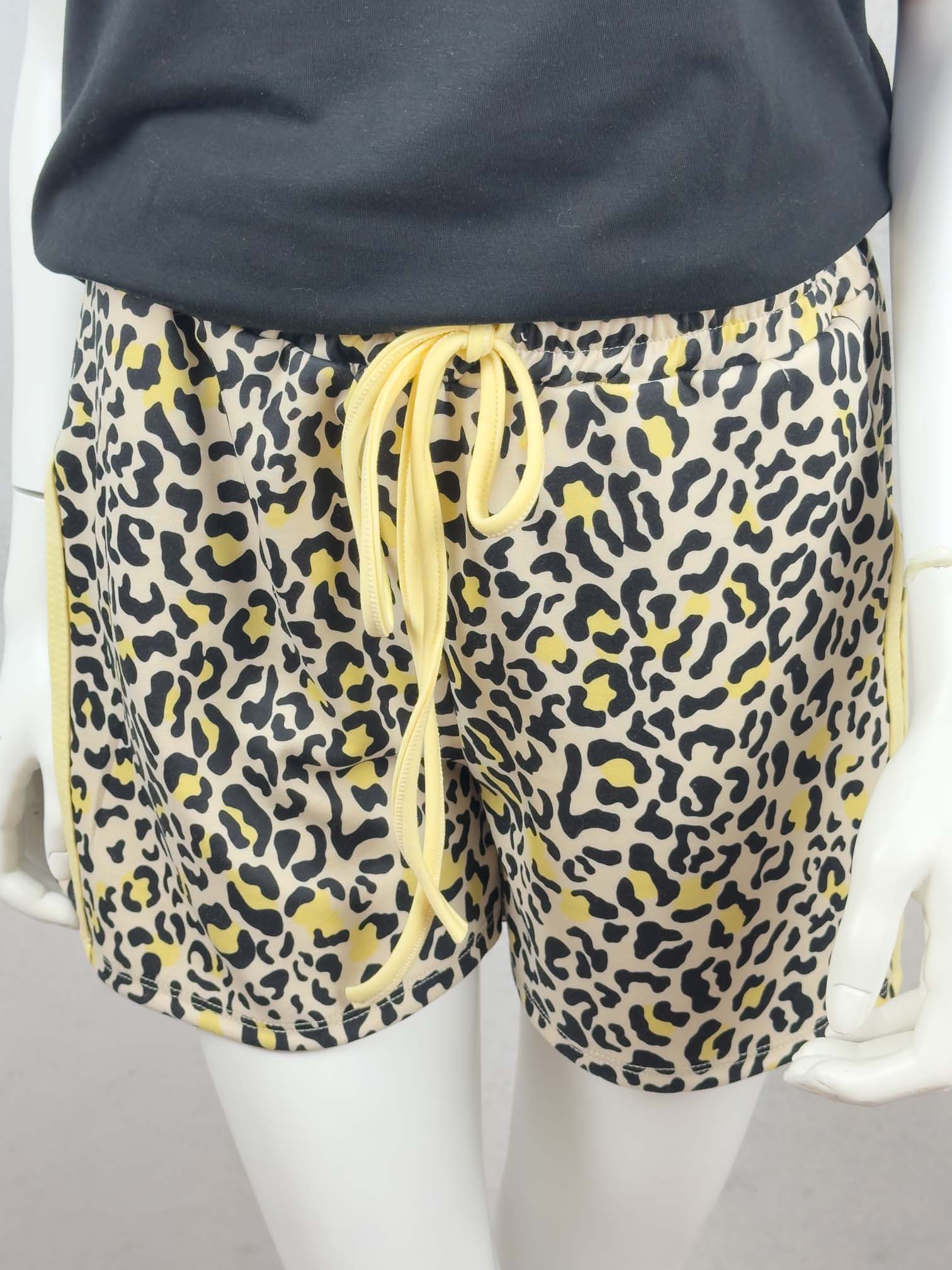 Kurze Leo Shorts in Beige Gelb mit elastischem Bund und Bindeband
