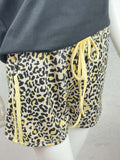 Kurze Leo Shorts in Beige Gelb mit elastischem Bund und Bindeband