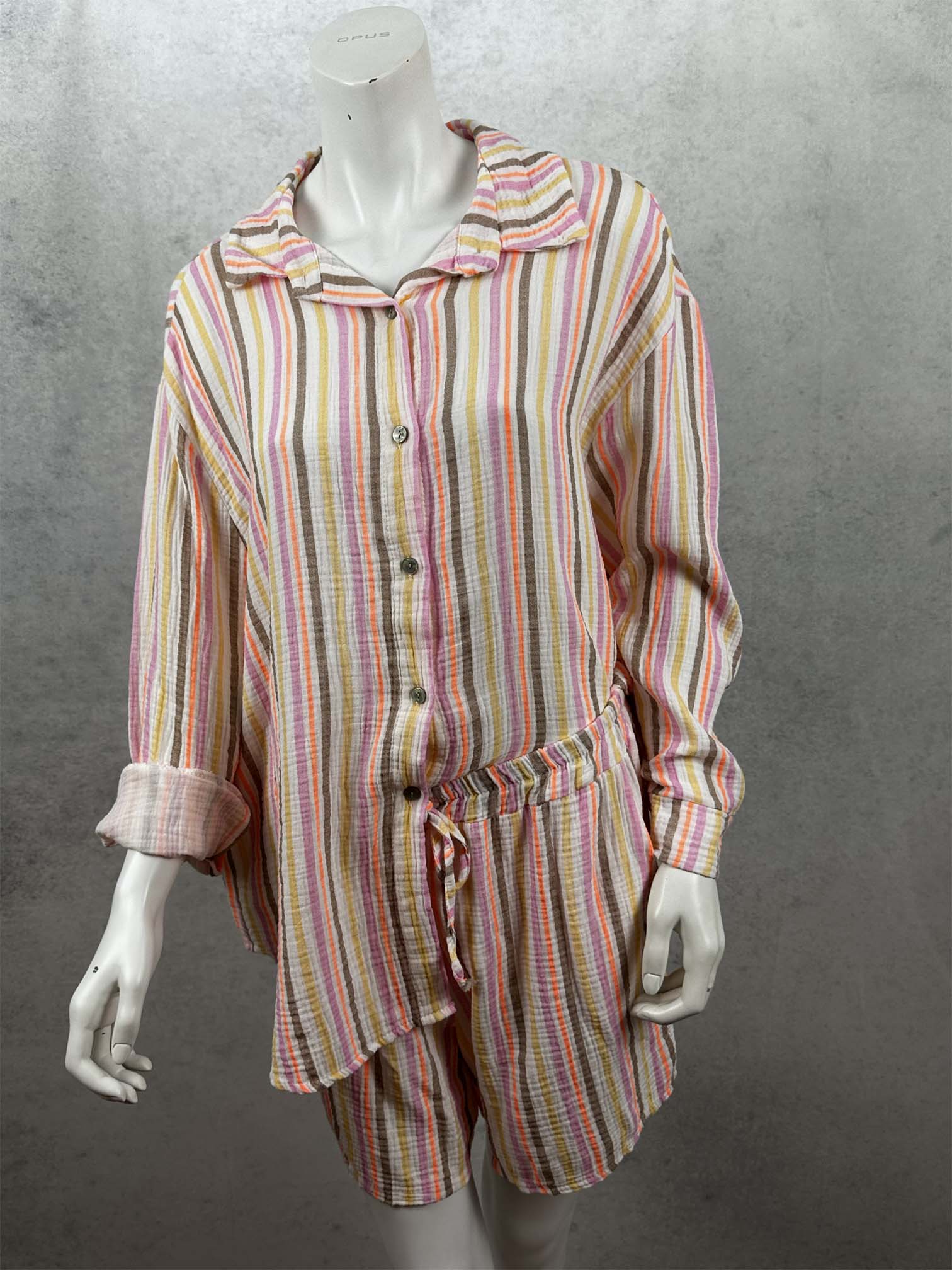 Leichtes damen set aus musselin mit bunten streifen