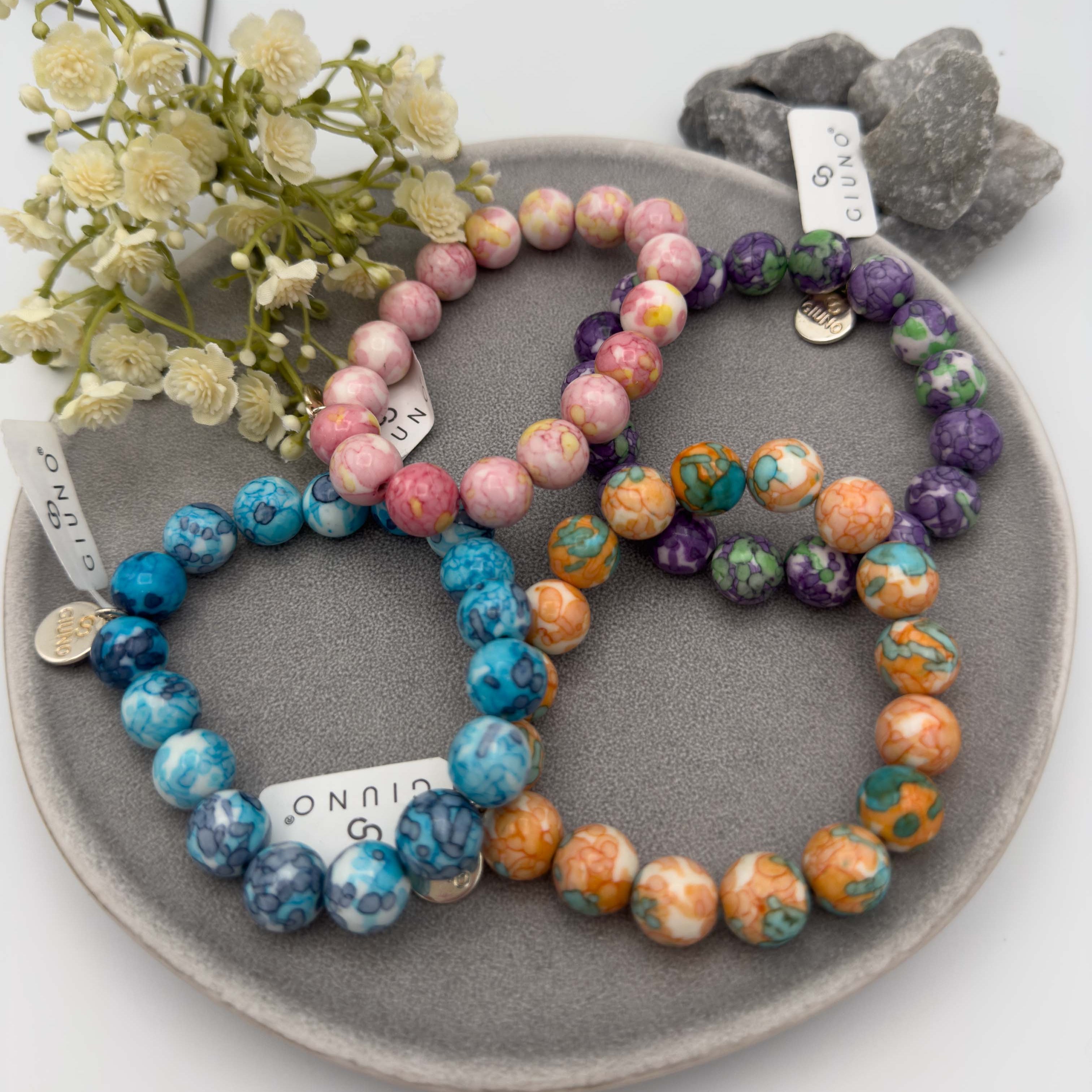 Elastische Perlenarmbaender in Blau, Rosa, Lila und Orange mit marmorierten Natursteinperlen