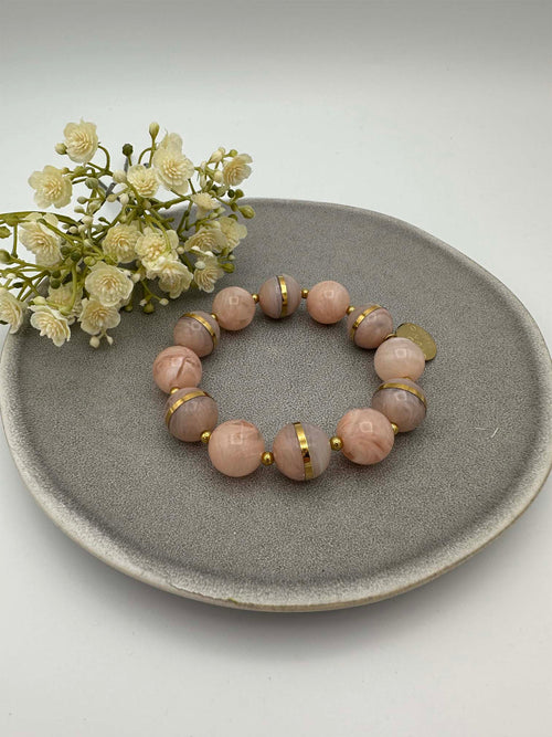 Elastisches Perlenarmband in Rosa und Taupe mit goldfarbenen Zwischenelementen
