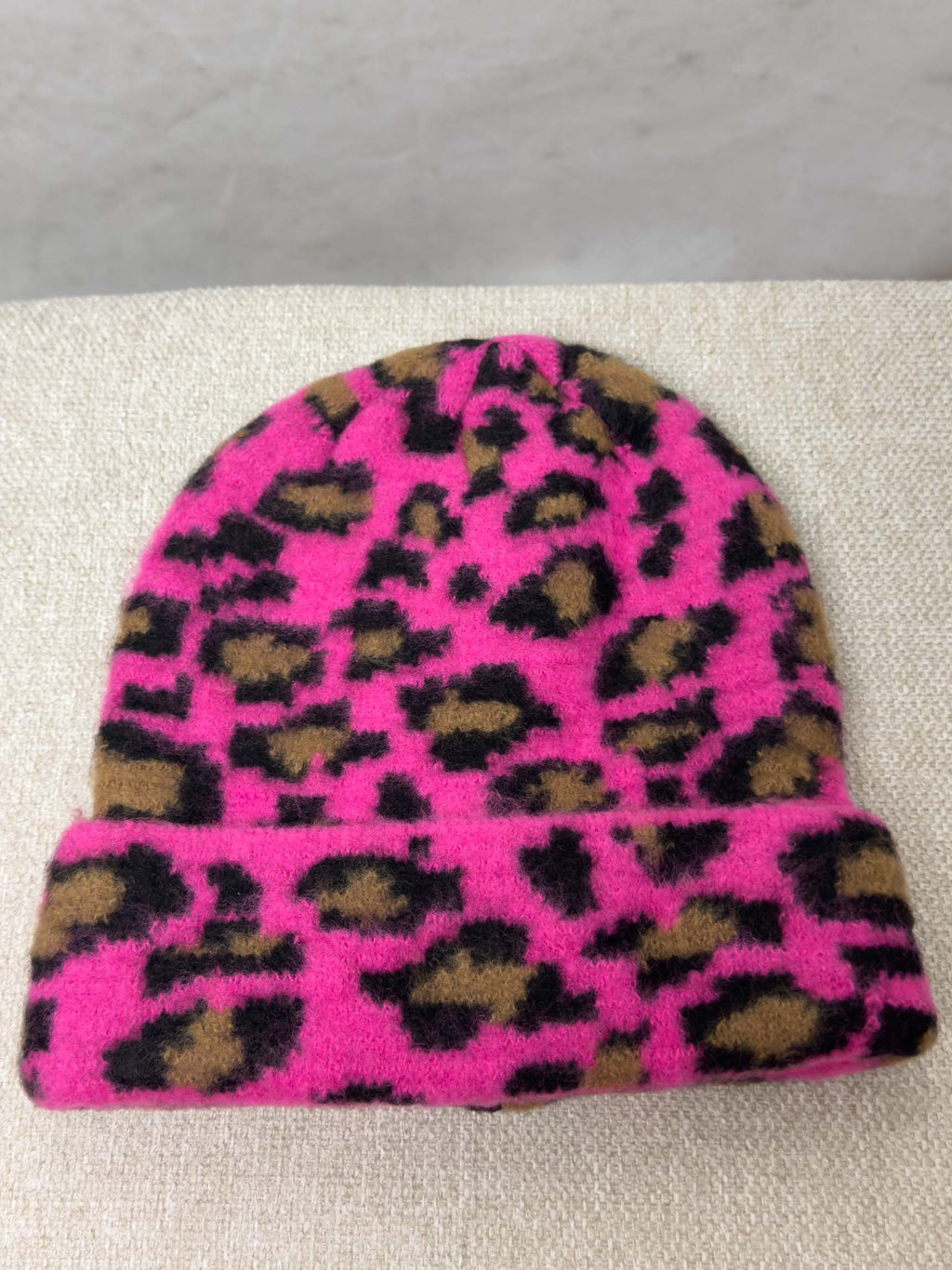 Weiche Strickmütze in Pink mit Leopardenmuster und umgeschlagenem Bund