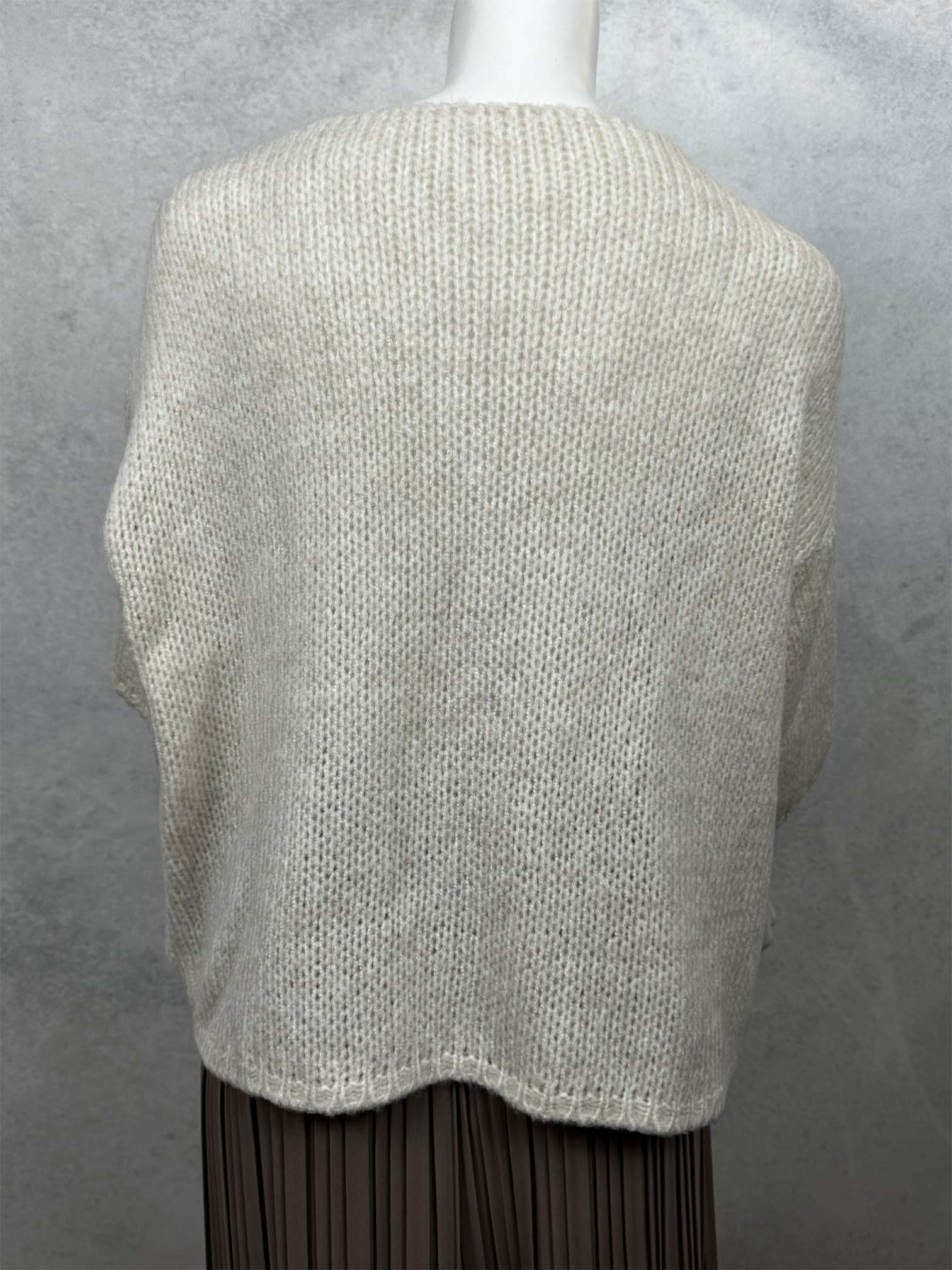 Zeitlose Rückansicht ohne Nähte für einen ruhigen Look.