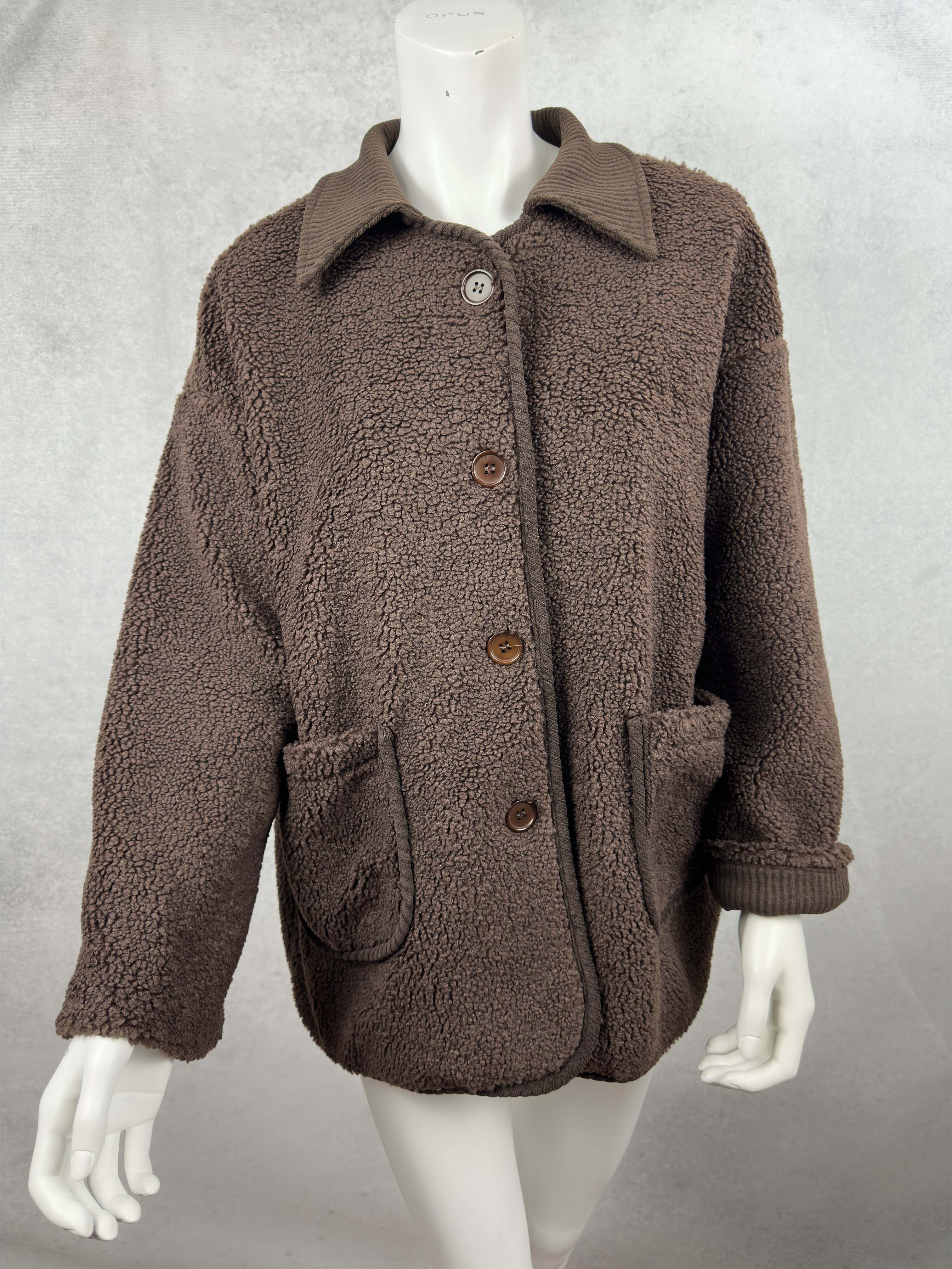 Onesize Braun Teddyjacke „Rosie“ mit Knopfleiste und Kontrastkragen